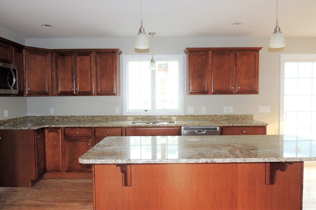 17 Silvia Street Springfield, MA 01104 - Photo 8 of 27 Gallery Image 8