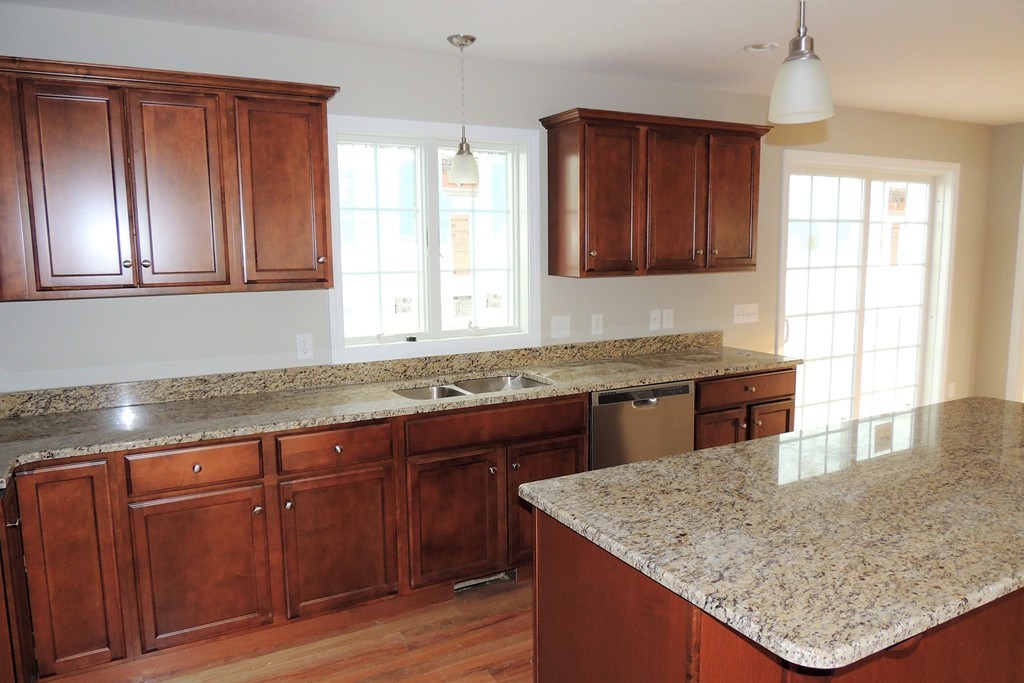 17 Silvia Street Springfield, MA 01104 - Photo 9 of 27 Gallery Image 9