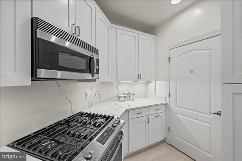 $599,900 | 400 Cameron Station Boulevard, Unit 202, Alexandria, VA 22304