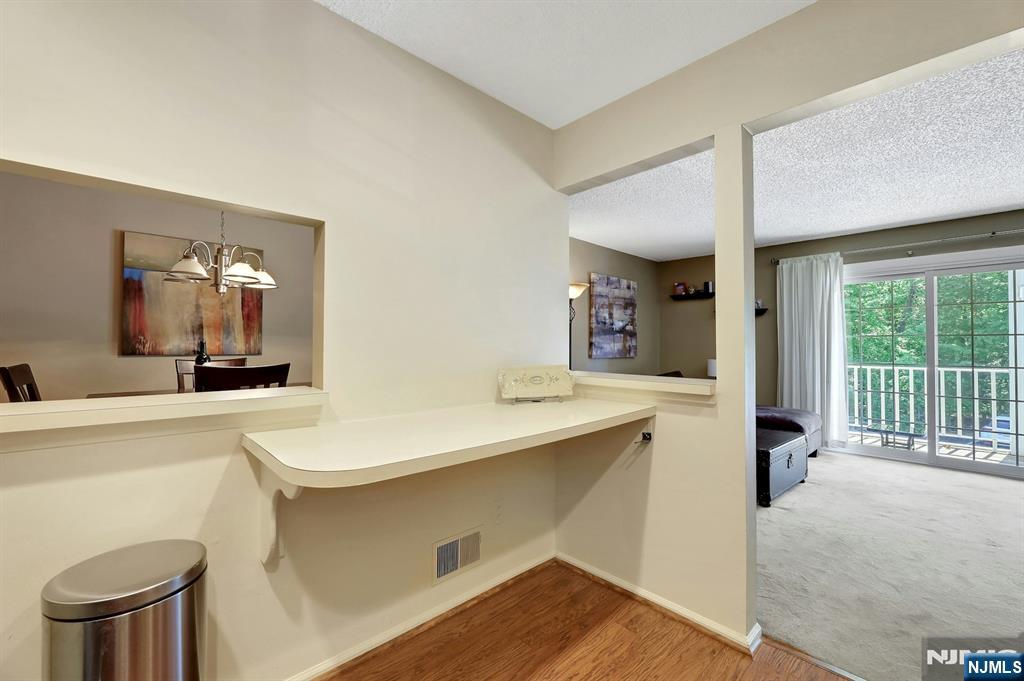 601 Lilac Lane Mahwah, NJ 07430 - Photo 10 of 30