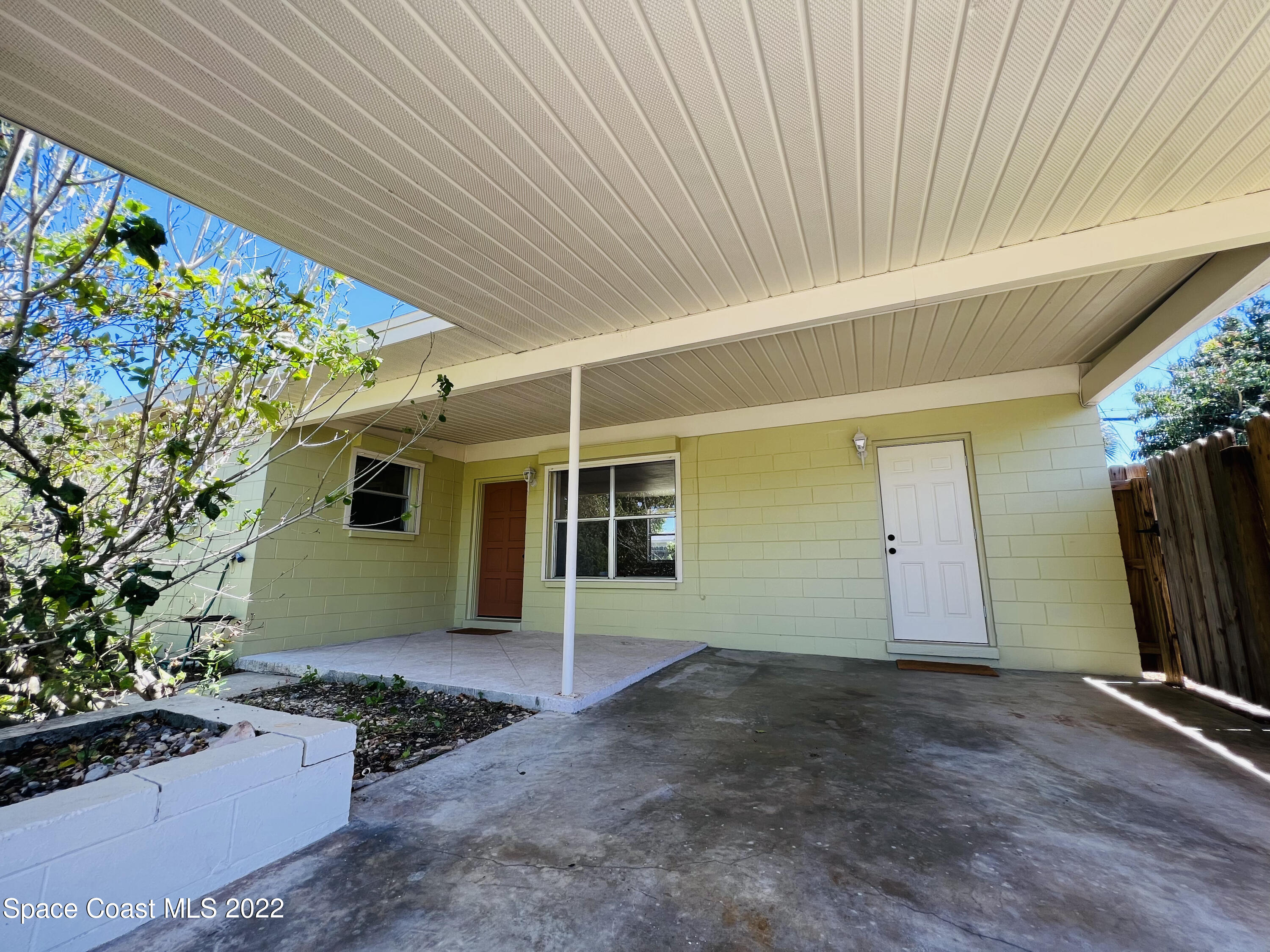 1207 Duke Way Cocoa, FL 32922 - Photo 3 of 37 an empty room with a potted plant