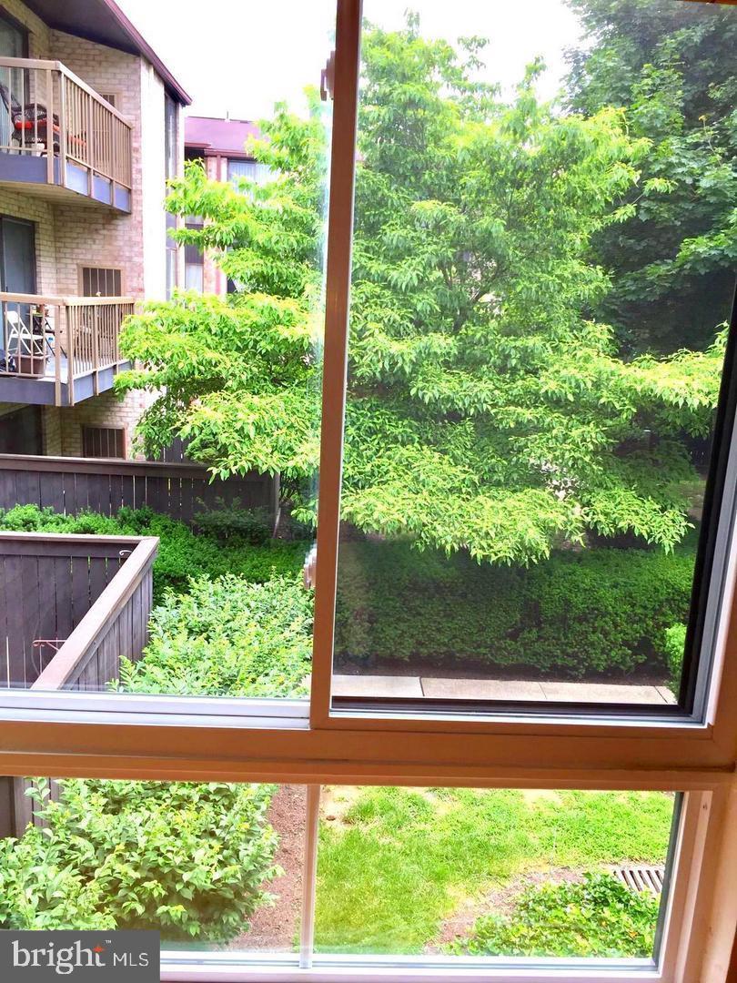 10000 Stedwick Road, Unit 204 Gaithersburg, MD 20886 - Photo 12 of 27 Den