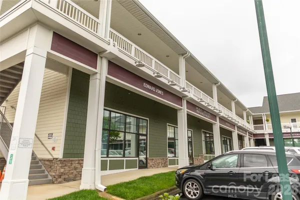 $2,195 | 107 White Street, Unit B, Morganton, NC 28655