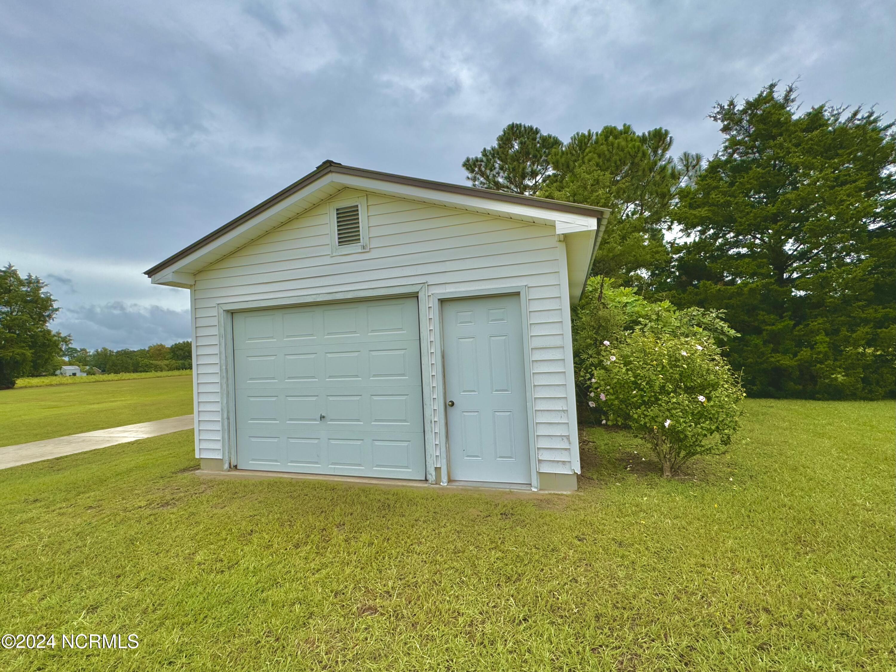 2626 Pauls Path Road Kinston, NC 28504 - Photo 18 of 45 IMG_3183