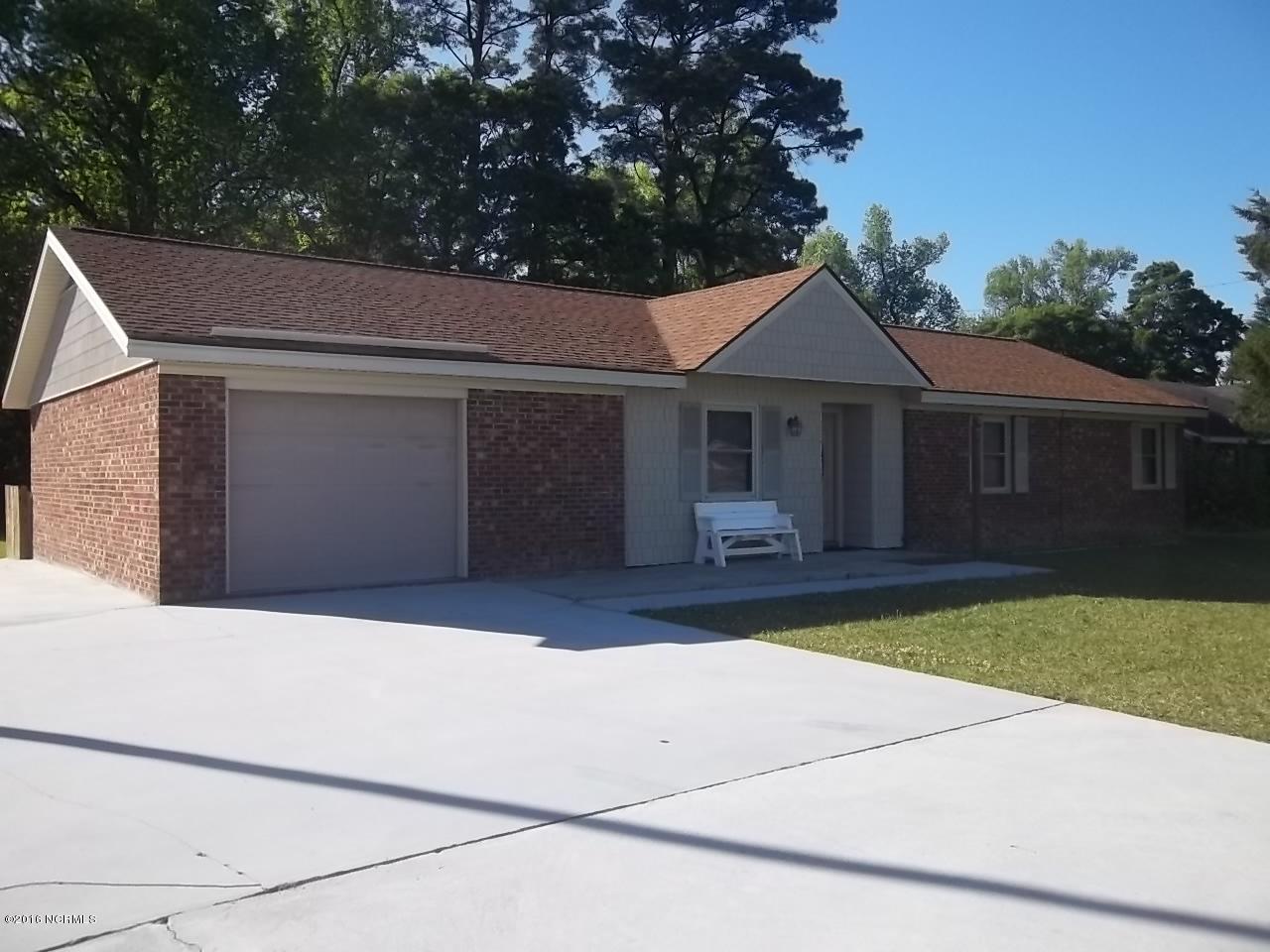 306 Lake Road Havelock, NC 28532 - Photo 3 of 14 Double Drive & Pad