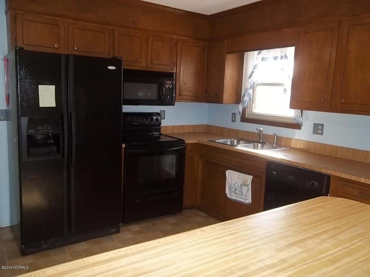 306 Lake Road Havelock, NC 28532 - Photo 8 of 14 Kitchen