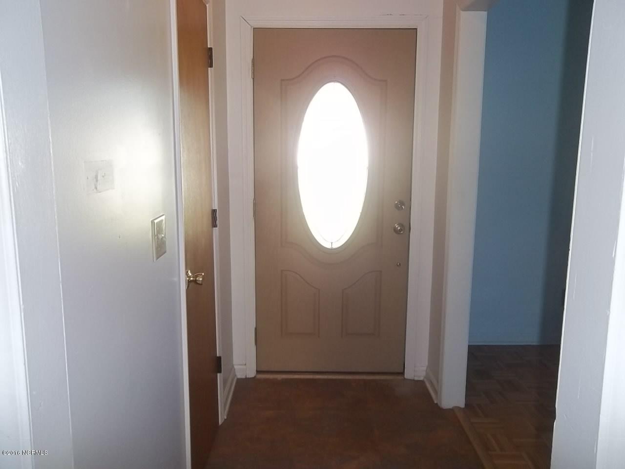 306 Lake Road Havelock, NC 28532 - Photo 10 of 14 Front Foyer