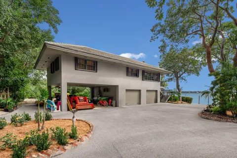 $75,000,000 | 10 Cannon Point, Key Largo, FL 33037
