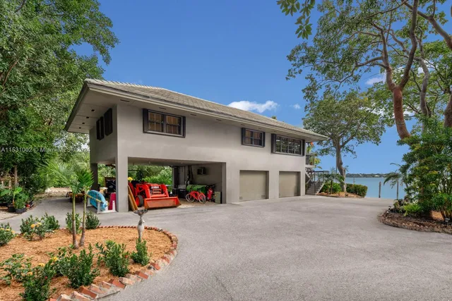 $75,000,000 | 10 Cannon Point, Key Largo, FL 33037