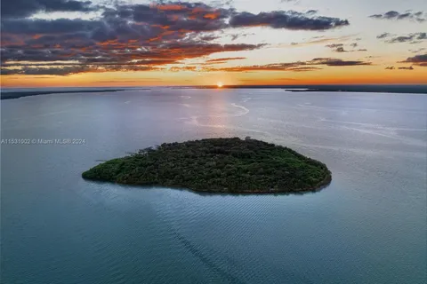 $75,000,000 | 10 Cannon Point, Key Largo, FL 33037