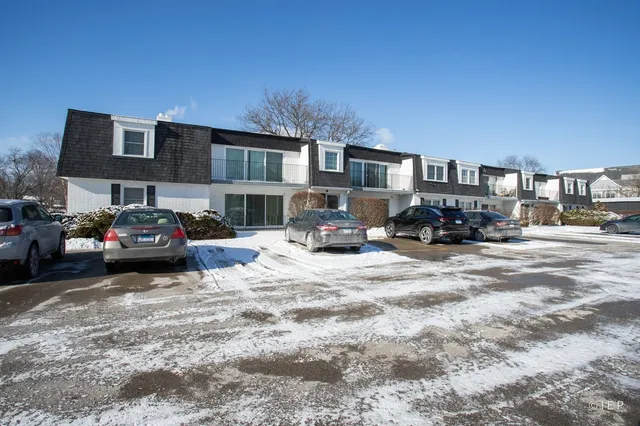 $195,000 | 1133 Royal St George Drive, Unit 105, Naperville, IL 60563