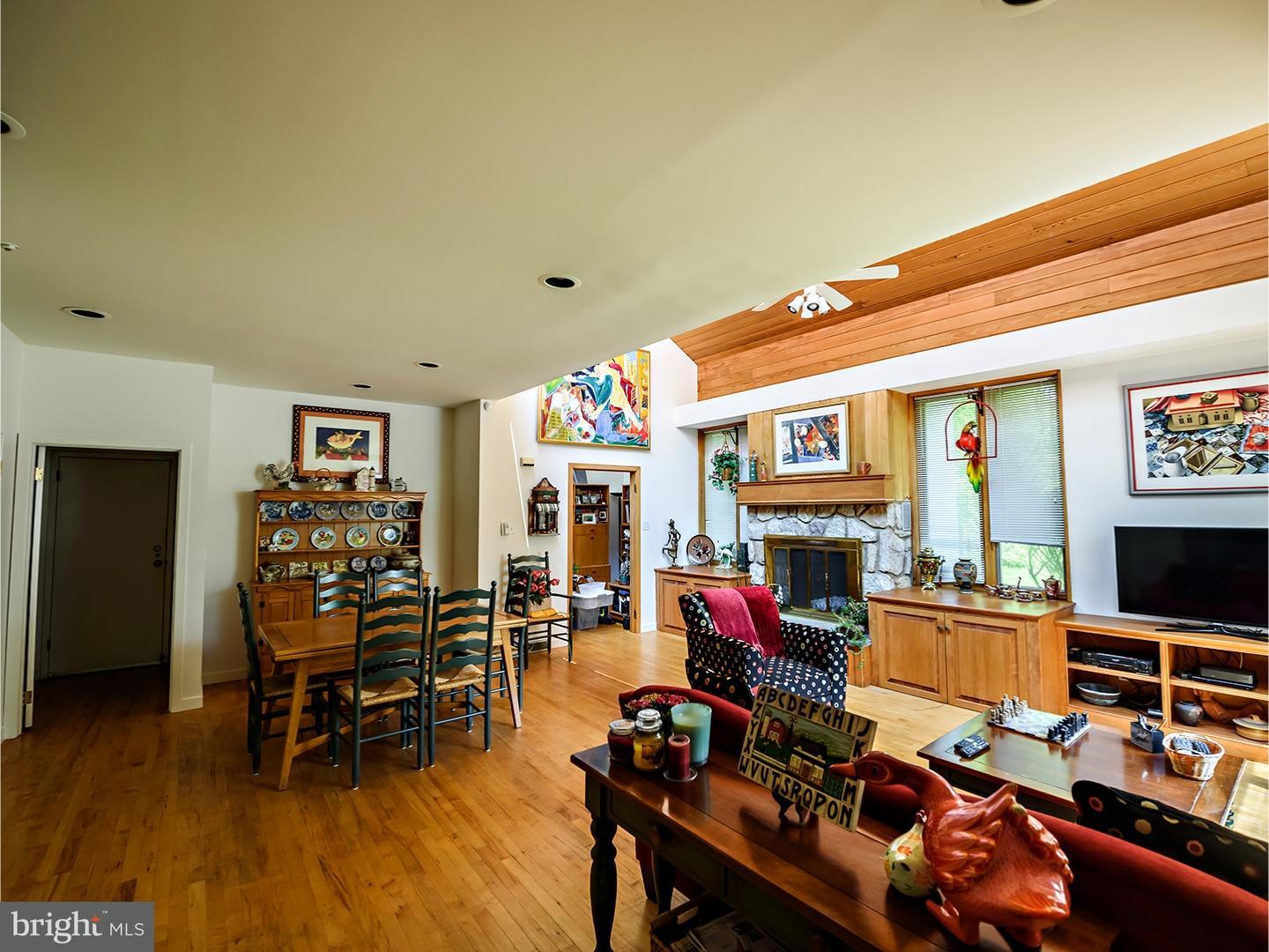 1437 Huntingdon Road Abington, PA 19001 - Photo 11 of 25 Family Room
