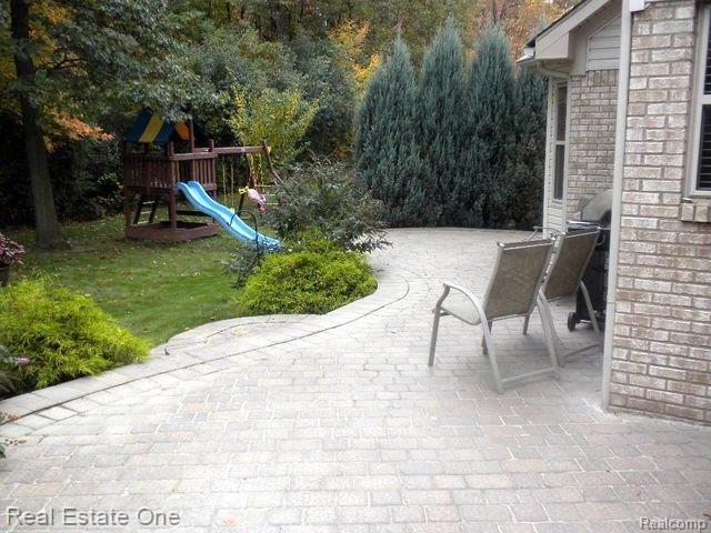 22635 Fawn Road Trenton, MI 48183 - Photo 5 of 24 A PLACE TO ENJOY THE VIEW