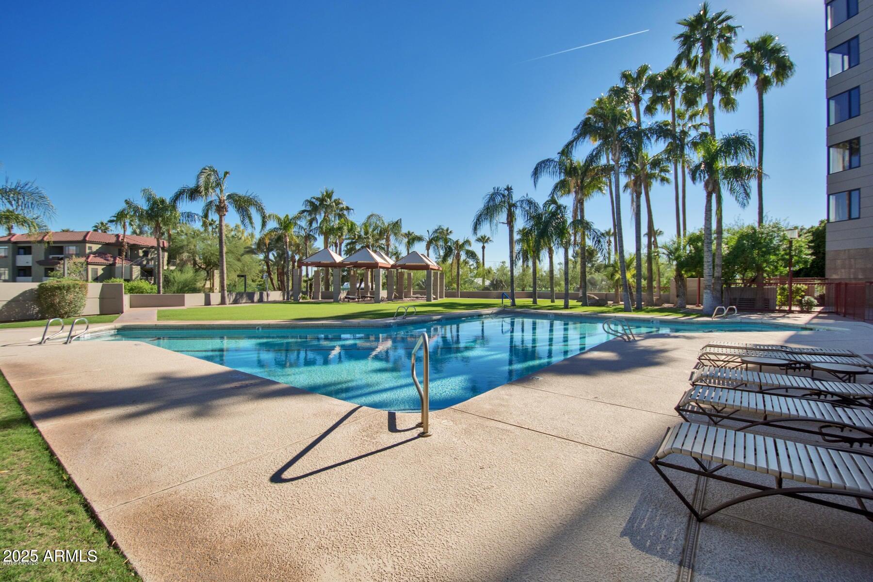 1040 East Osborn Road, Unit 1103 Phoenix, AZ 85014 - Photo 41 of 49 a view of a basketball court