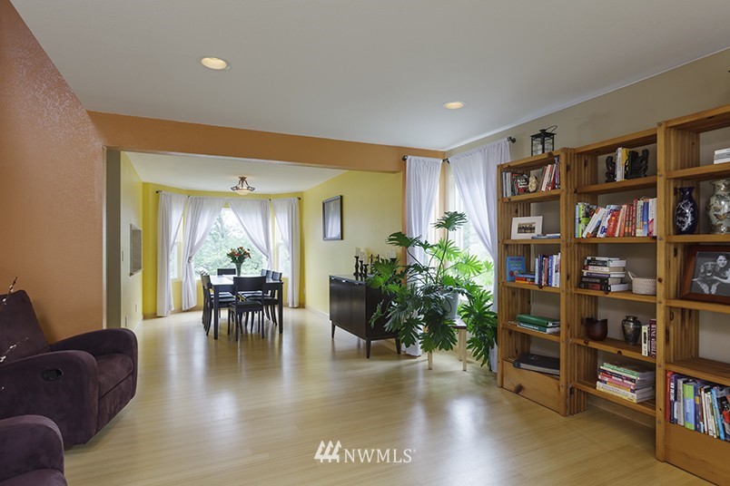 14048 Southeast 158th Street Renton, WA 98058 - Photo 2 of 14 Gallery Image 2
