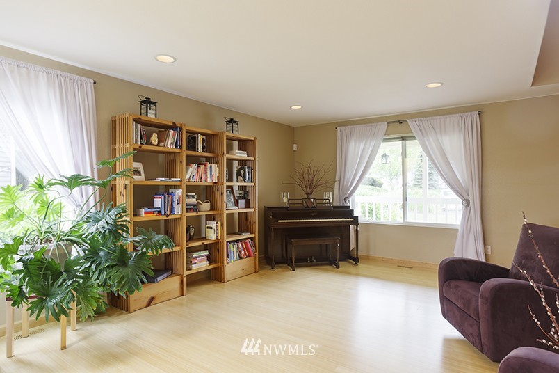 14048 Southeast 158th Street Renton, WA 98058 - Photo 3 of 14 Gallery Image 3
