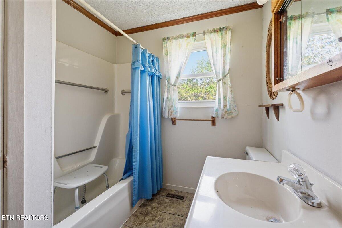 370 Brock Road Maynardville, TN 37807 - Photo 14 of 28 13-Full Bath