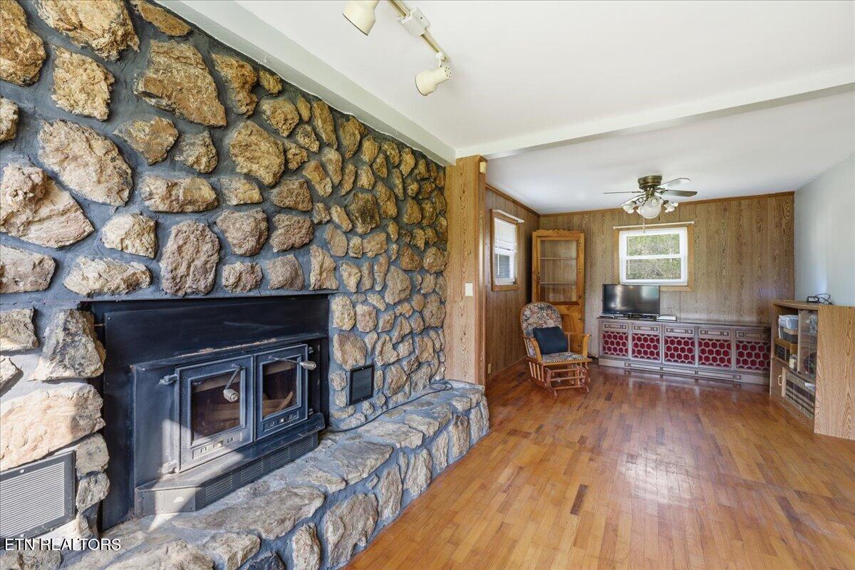 370 Brock Road Maynardville, TN 37807 - Photo 8 of 28 07-Living Room
