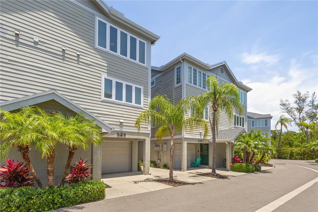 528 Forest Way Longboat Key, FL 34228 - Photo 3 of 40