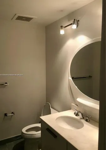 $3,000 | 1050 Brickell Avenue, Unit 1618, Miami, FL 33131