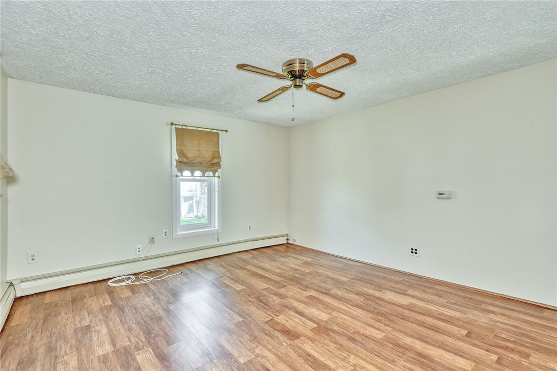 27 Martin Street Webster, NY 14580 - Photo 9 of 48 LIVING ROOM
