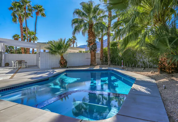 $7,560 | 688 East Spencer Drive, Palm Springs, CA 92262
