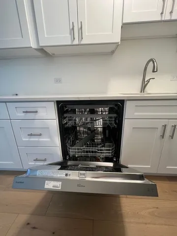 $2,300 | 1550 North Lake Shore Drive, Unit 2F, Chicago, IL 60610