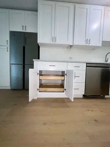 $2,300 | 1550 North Lake Shore Drive, Unit 2F, Chicago, IL 60610