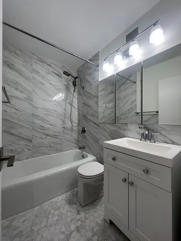 $2,300 | 1550 North Lake Shore Drive, Unit 2F, Chicago, IL 60610