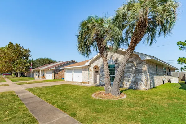 $319,000 | 3206 Pine Street, Galveston, TX 77551