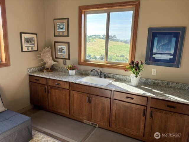 4062 Knowles Road Wenatchee, WA 98801 - Photo 13 of 20 a bathroom with a granite countertop sink mirror and window