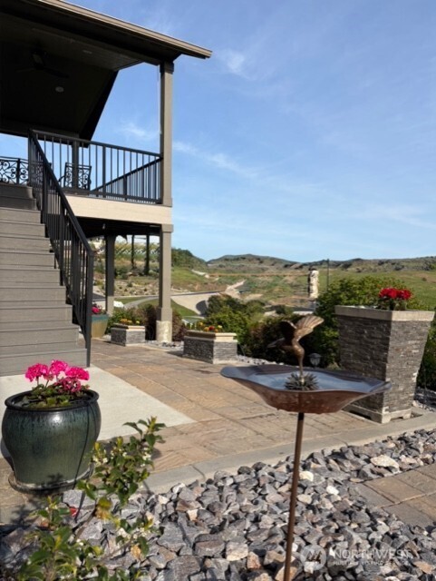 4062 Knowles Road Wenatchee, WA 98801 - Photo 17 of 20 a front view of a house with a yard
