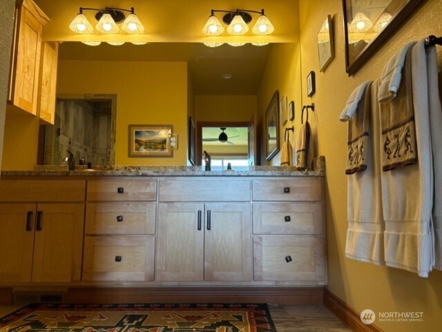 4062 Knowles Road Wenatchee, WA 98801 - Photo 9 of 20 a bathroom with a sink vanity and a mirror
