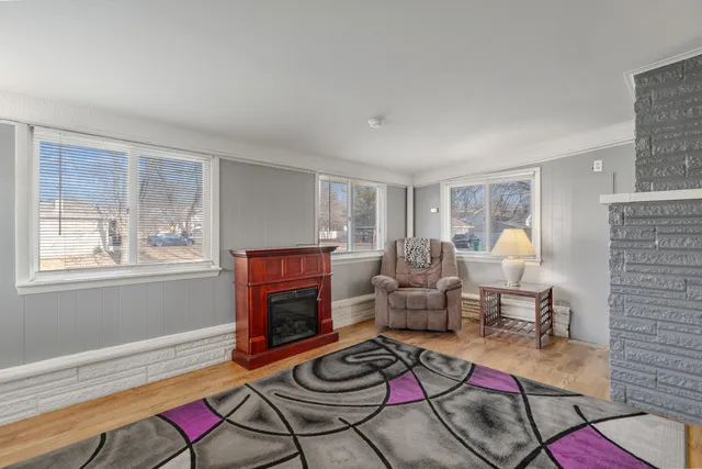 $299,900 | 502 West 7th Street, Lockport, IL 60441