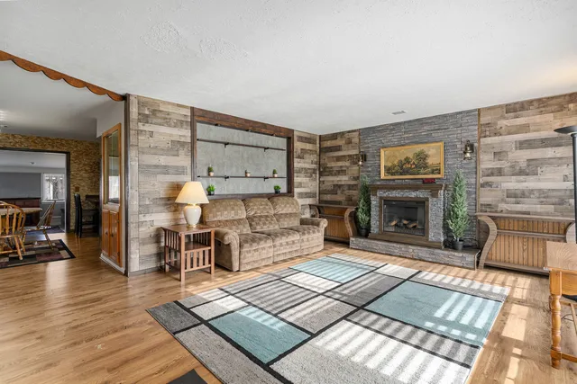 $299,900 | 502 West 7th Street, Lockport, IL 60441