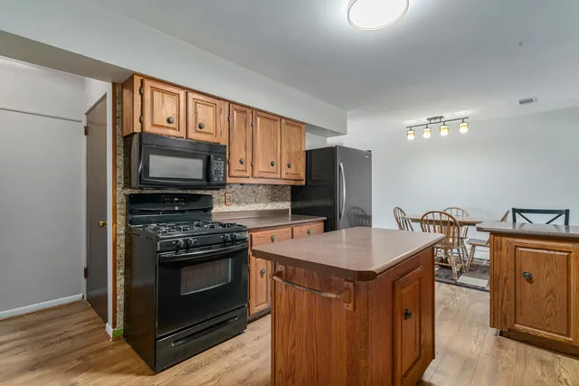 $299,900 | 502 West 7th Street, Lockport, IL 60441