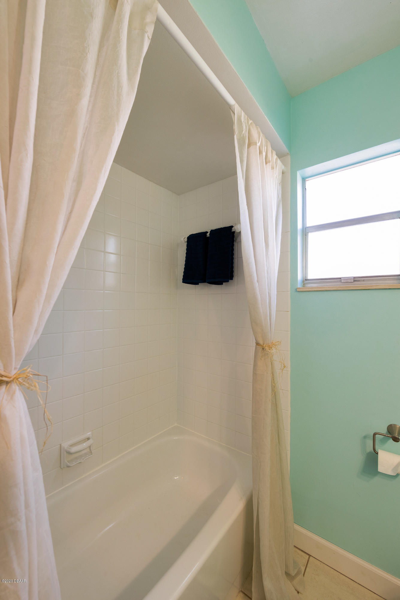 1777 Pinedale Road Edgewater, FL 32132 - Photo 30 of 40 Guest Bathroom
