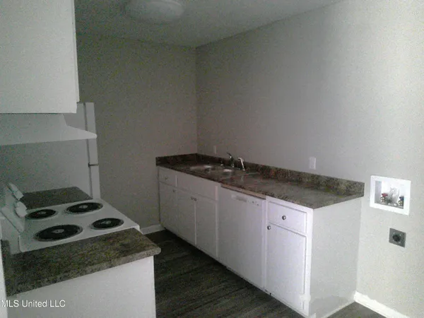 $850 | 433 Meadowlark Drive, Unit B3, Canton, MS 39046