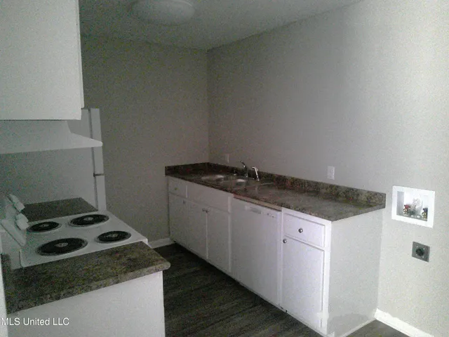 $850 | 433 Meadowlark Drive, Unit B3, Canton, MS 39046