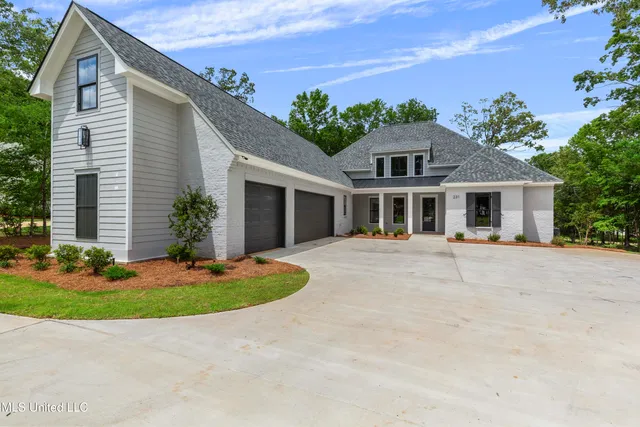 $888,500 | 231 Oakside Trail, Madison, MS 39110