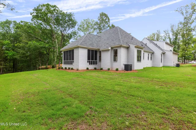 $888,500 | 231 Oakside Trail, Madison, MS 39110