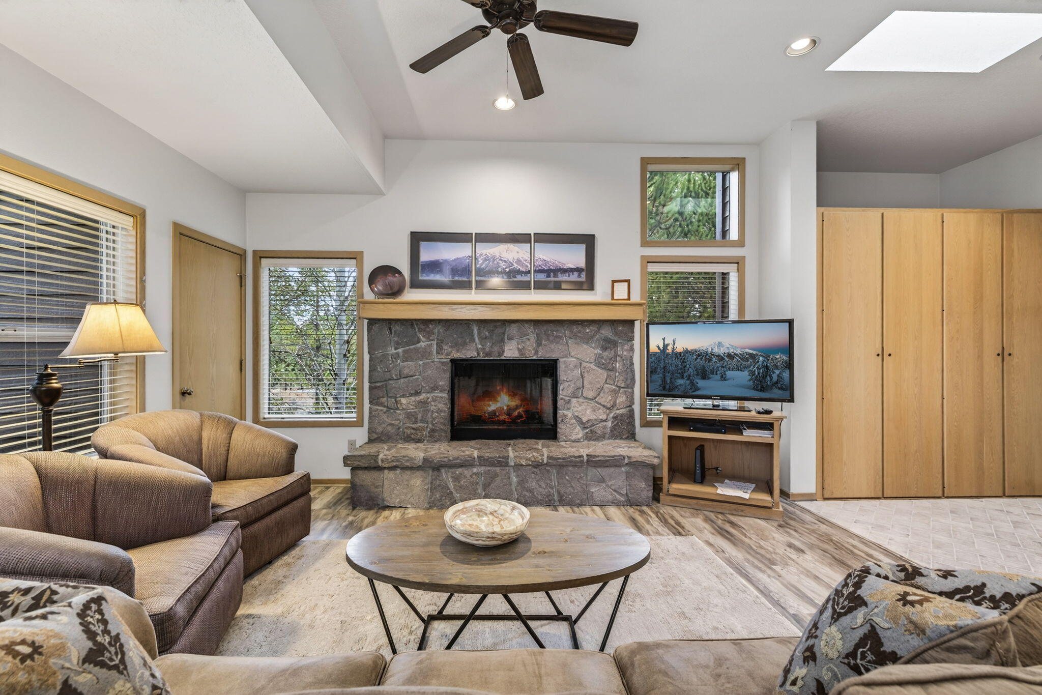 57319 Beaver Ridge Loop, Unit 2 Sunriver, OR 97707 - Photo 8 of 27 2025_12_17_57319_beaver_ridge_loop_unit2