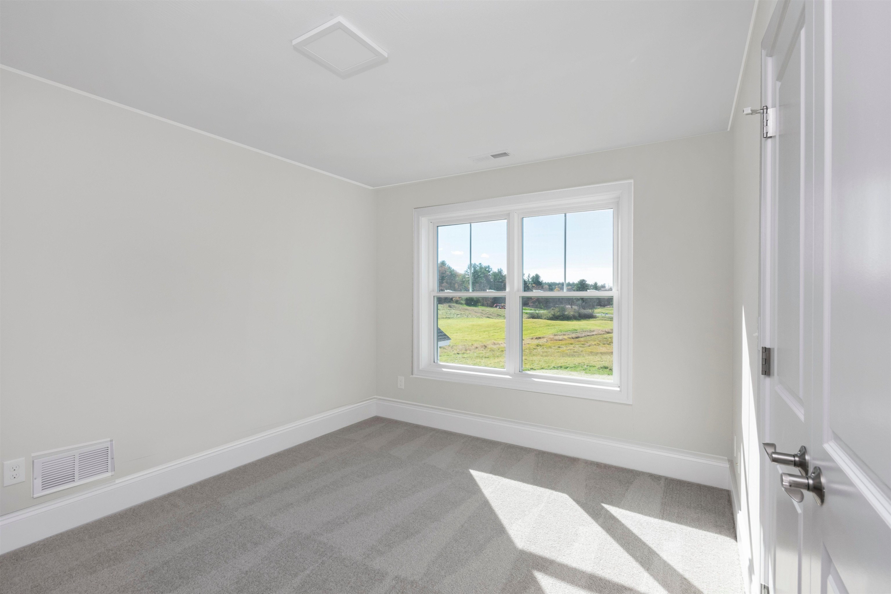 1 Hampton Lane Hudson, NH 03051 - Photo 22 of 40