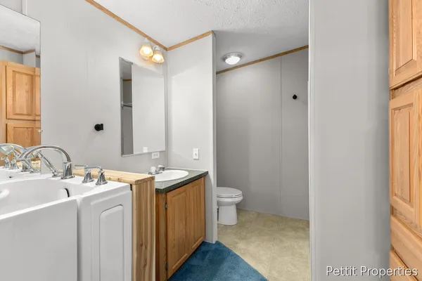 $319,900 | 4584 East Valeries Way Street, Newaygo, MI 49337