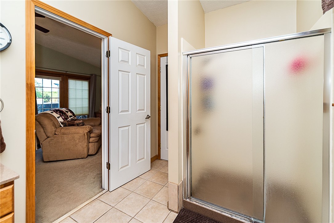 10164 Creek Road Pavilion, NY 14525 - Photo 15 of 34 Owners bathroom