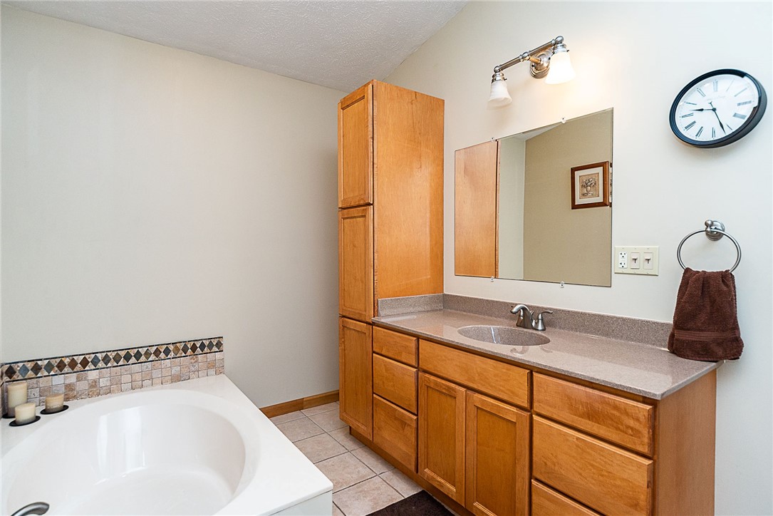 10164 Creek Road Pavilion, NY 14525 - Photo 16 of 34 Owners bathroom