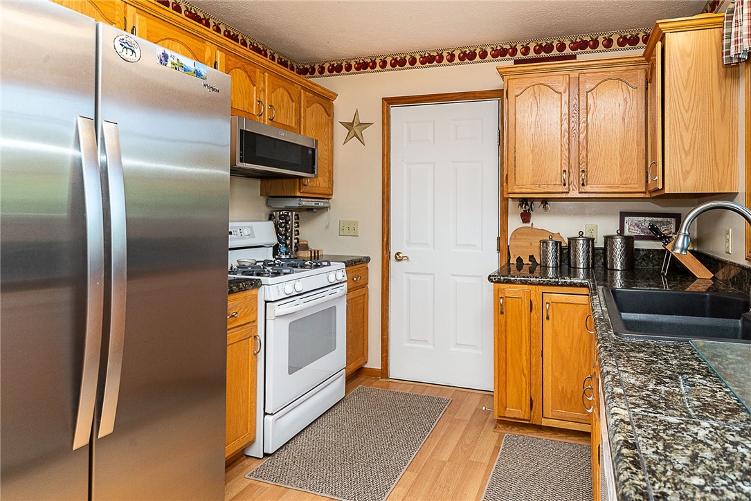 10164 Creek Road Pavilion, NY 14525 - Photo 9 of 34 Kitchen