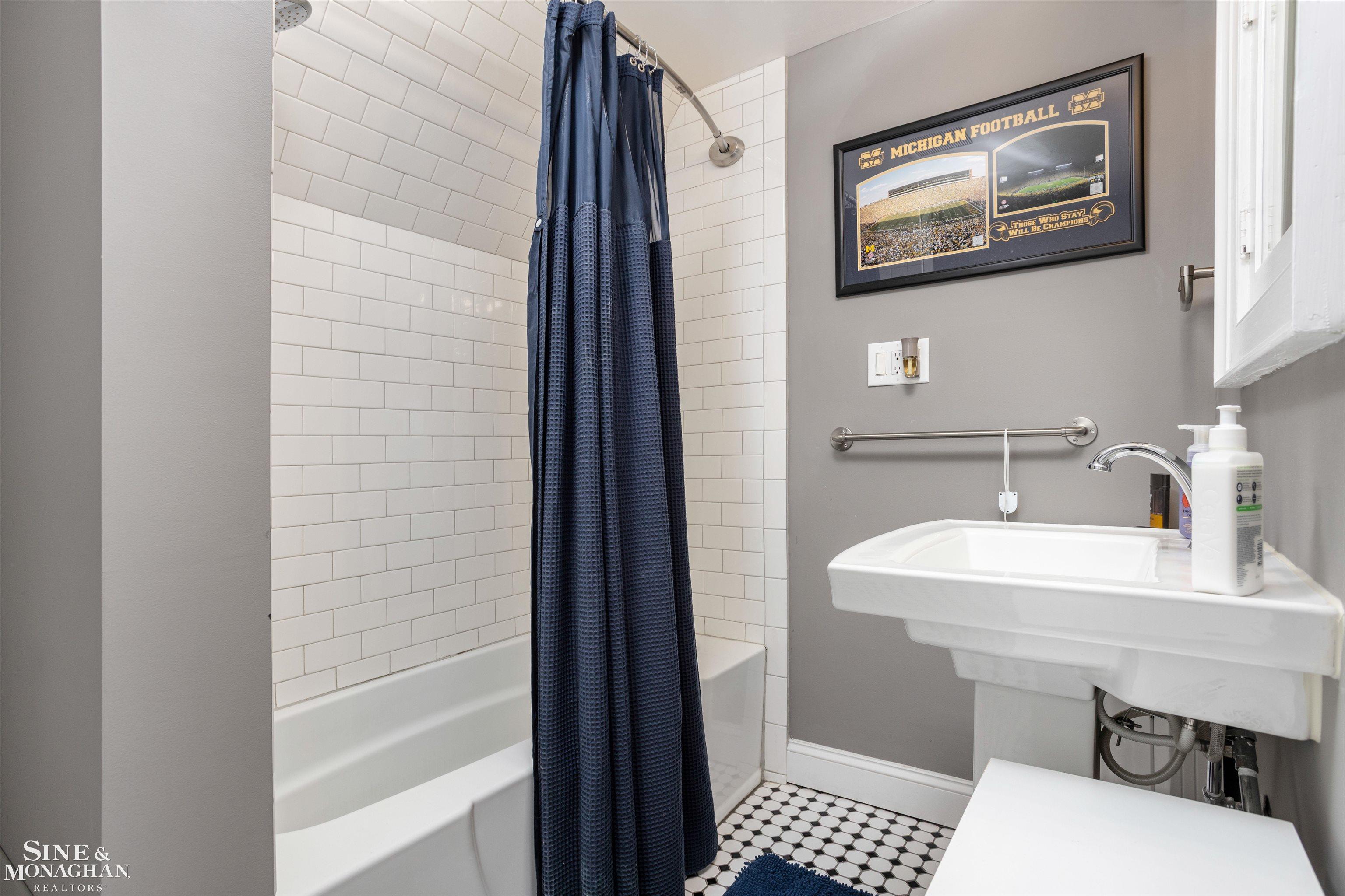 27 Beverly Road Grosse Pointe, MI 48236 - Photo 61 of 99 50168461-2f16d9f7-87ee-49de-b3f0-872cc6587c4d.JPG