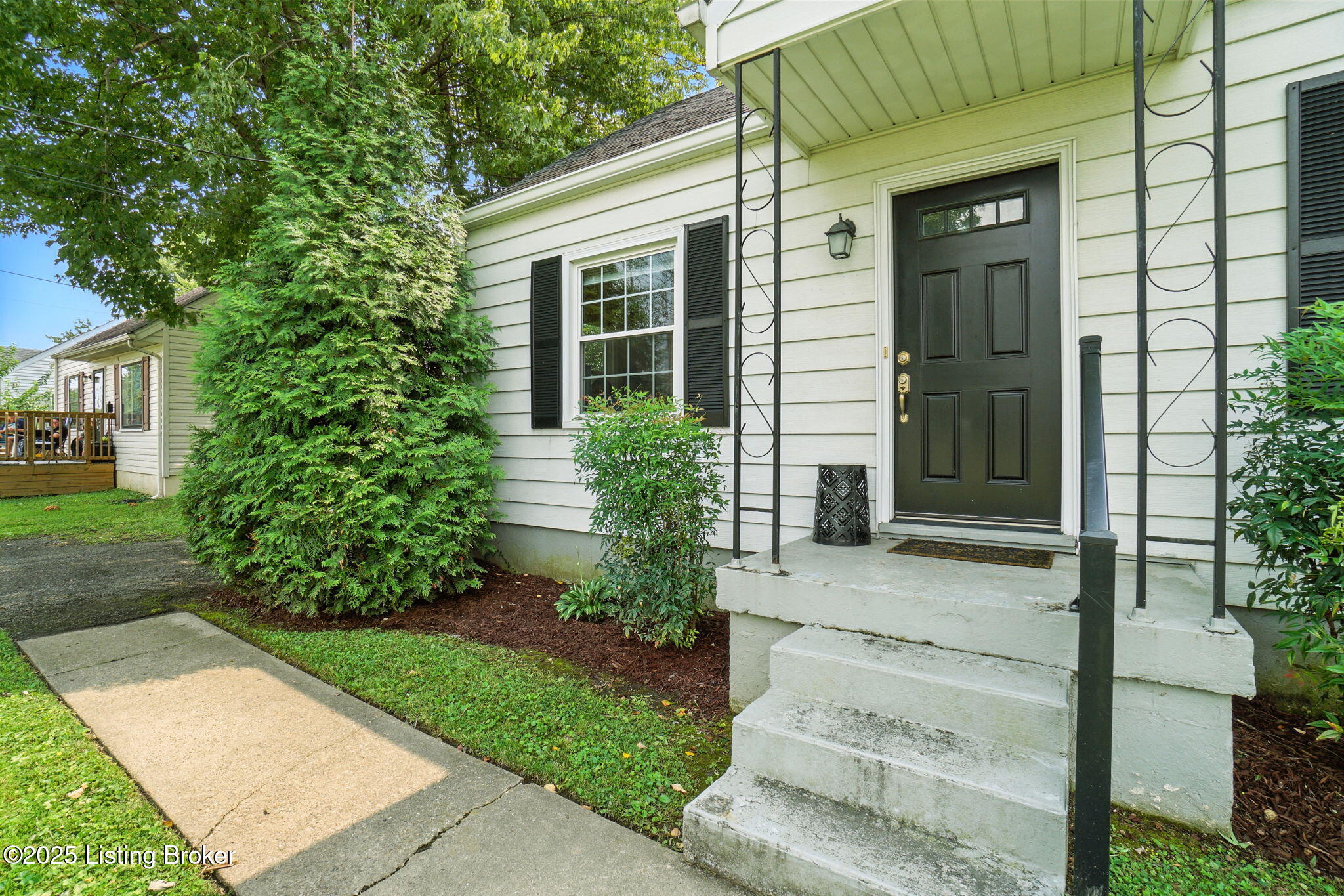 1010 Reeves Road Louisville, KY 40219 - Photo 2 of 30 2-web-or-mls-DSC02297