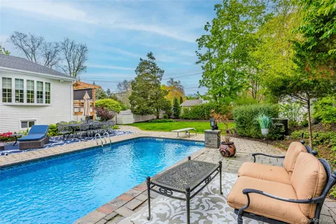 $999,999 | Undisclosed Address, Hauppauge, NY 11788